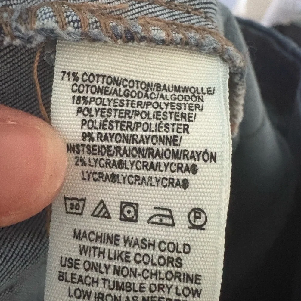 Free People Pleated Dark Blue Denim Flare Pants Crop Ankle size 30 Stretchy EUC - Picture 6 of 7